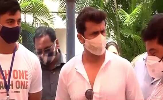 ਲੋਕਾਂ ਨੂੰ ਵੈਕਸੀਨ ਲਈ ਮੋਟੀਵੇਟ ਕਰਨ ਪਹੁੰਚੇ ਸੋਨੂੰ ਨਿਗਮ