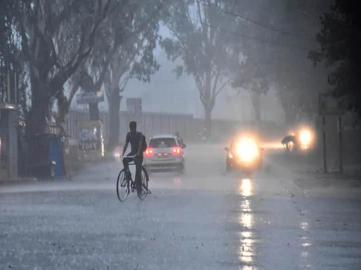 affect of pre-monsoon, thunderstorms and rain are forecast across the state সক্রিয় দক্ষিণ-পশ্চিম মৌসুমী বায়ু, সারা রাজ্যে বজ্রবিদ্যুৎ-সহ বৃষ্টির পূর্বাভাস