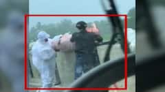 Deadbody thrown in River: उत्तर प्रदेशमधील राप्ती नदीत कोरोना रुग्णाचा मृतदेह फेकला, व्हिडीओ व्हायरल