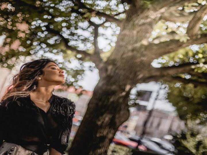 ஸ்ரியா சரண் ஒரு திறமையான கிளாசிகல் நடனக் கலைஞர். கதக் மற்றும் ராஜஸ்தானி நாட்டுப்புற  நடனங்களில் தேர்ச்சி பெற்றவர் .