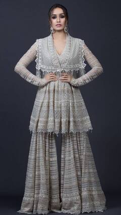 Deepika Padukone से Tara Sutaria तक, इस सीजन शरारा सूट है इन एक्ट्रेस की पहली पसंद