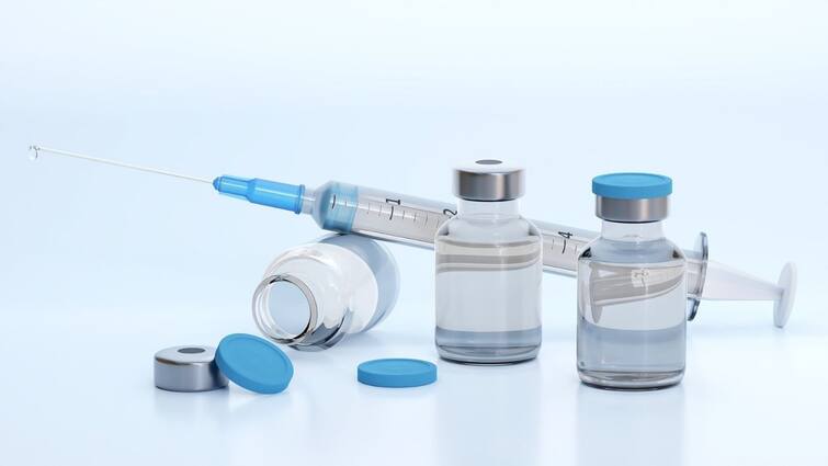 Serum Institute of India will provide 10-12 crore doses of Covishield vaccine on June: Govt Sources Covid Vaccination in India: জুন মাসের মধ্যেই ১০-১২ কোটি কোভিশিল্ডের ডোজ বানাবে সিরাম ইনস্টিটিউট