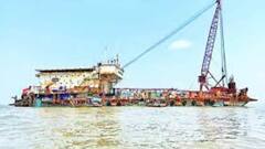 Palghar Stranded Ship: स्पॉट पर पहुंचे कोस्ट गार्ड के अधिकारी, स्थिति का ले रहे जायजा
