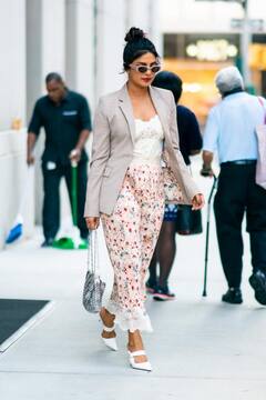 Priyanka Chopra Jonas के ये 5 Blazer Styles, आपको भी आएंगे पसंद