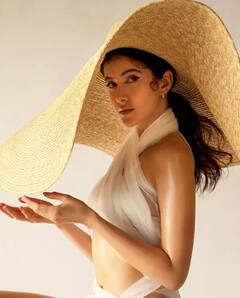 Anil Kapoor ਦੀ ਭਤੀਜੀ Shanaya Kapoor ਨੇ ਸ਼ੇਅਰ ਕੀਤੀਆਂ ਬੋਲਡ ਤਸਵੀਰਾਂ, ਸੋਸ਼ਲ ਮੀਡੀਆ 'ਤੇ ਹੋ ਰਹੀਆਂ ਵਾਇਰਲ