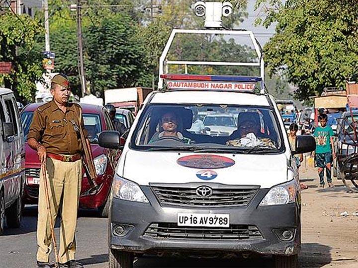 Police raid on Party in Noida, case registered ann Noida: देर रात चल रही थी पार्टी, पुलिस ने छापा मारकर 15 लोगों को किया गिरफ्तार, महामारी एक्ट में केस दर्ज