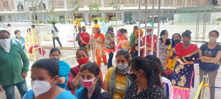 ਇਸ ਬਾਬਤ ਵੈਕਸੀਨੇਸ਼ਨ ਕਰਵਾਉਣ ਆਏ ਲੋਕਾਂ ਨੇ ਸ਼੍ਰੋਮਣੀ ਕਮੇਟੀ ਦੀ ਇਸ ਮੁਹਿੰਮ ਦੀ ਸਰਾਹਨਾ ਕੀਤੀ ਤੇ ਸਾਰਿਆਂ ਨੂੰ ਵੈਕਸੀਨੇਸ਼ਨ ਕਰਵਾਉਣ ਦੀ ਅਪੀਲ ਕੀਤੀ ਤੇ ਨਾਲ ਹੀ ਸਰਕਾਰ ਨੂੰ ਵੱਧ ਤੋਂ ਵੱਧ ਵੈਕਸੀਨ ਮੁਹੱਈਆ ਕਰਵਾਉਣ ਦੀ ਅਪੀਲ ਕੀਤੀ।