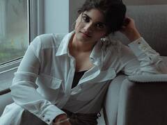 பூங்காற்றே நீ வீசாதே... நான் தான் இங்கே விசிறி.. மேகா ஆகாஷின் க்யூட் போட்டோஸ்!