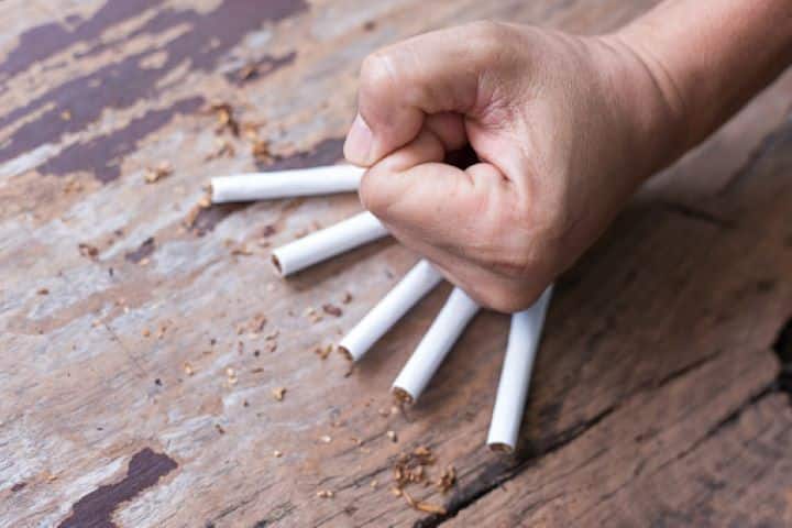 World No Tobacco Day : सर एचएन रिलायन्स फाऊंडेशनमध्ये हॉस्पिटलमधील कार्यक्रमात शंभर पोलिसांनी घेतली तंबाखूचं सेवन न करण्याची शपथ World No Tobacco Day programme in Sir HN Reliance Foundation Hospital Mumbai World No Tobacco Day : सर एचएन रिलायन्स फाऊंडेशनमध्ये हॉस्पिटलमधील कार्यक्रमात शंभर पोलिसांनी घेतली तंबाखूचं सेवन न करण्याची शपथ