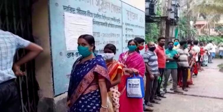 Coronavirus Update: covid vaccination giving crisis with political clash in Panchla Covid Vaccination Crisis:রাতের অন্ধকারে টিকার কুপন বিলির অভিযোগ তৃণমূল পঞ্চায়েতের বিরুদ্ধে, তুলকালাম পাঁচলায়