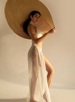 Anil Kapoor की भतीजी Shanaya Kapoor ने शेयर की बोल्ड तस्वीरें, सोशल मीडिया पर हो रही तेजी से वायरल