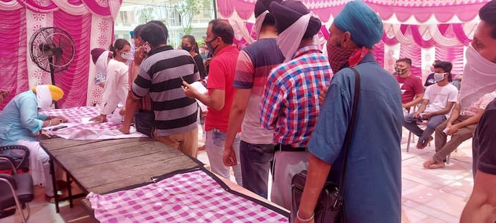 ਇਕ ਪਾਸੇ ਪੰਜਾਬ ਸਰਕਾਰ ਵਲੋਂ ਵੈਕਸੀਨੇਸ਼ਨ ਪ੍ਰੋਗਰਾਮ ਬੇਹੱਦ ਸੁਸਤ ਚਾਲੇ ਨਾਲ ਚੱਲ ਰਿਹਾ ਹੈ। ਉਸ 'ਚ ਤੇਜ਼ੀ ਲਿਆਉਣ ਲਈ ਤੇ ਸੁਚੱਜੇ ਢੰਗ ਨਾਲ ਚਲਾਉਣ ਲਈ ਧਾਰਮਿਕ ਜਥੇਬੰਦੀਆਂ ਦਾ ਸਹਿਯੋਗ ਲਿਆ ਜਾ ਰਿਹਾ ਹੈ।