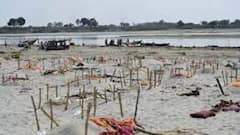 गंगा किनारे शव दफनाने के चित्र 2015 और 2017 में भी थे: RSS सह प्रचारक राजेंद्र कुमार