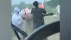 Balrampur: Family members threw body of covid patient in river | Master Stroke