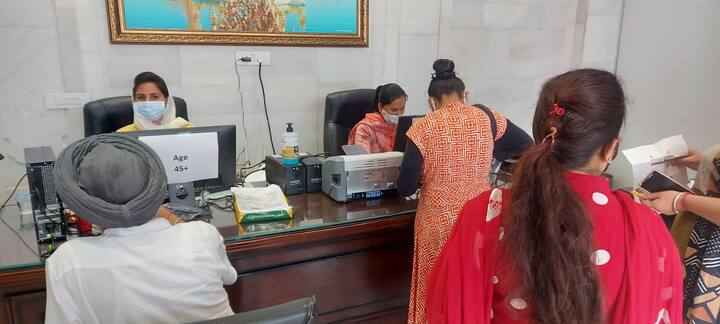 ਉਥੇ ਹੀ ਸ਼੍ਰੋਮਣੀ ਕਮੇਟੀ ਦੇ ਮੁਲਾਜ਼ਮ ਨਾਲ ਲੱਗ ਕੇ ਮੁਹਿੰਮ ਨੂੰ ਸਫਲ ਬਣਾ ਰਹੇ ਹਨ।