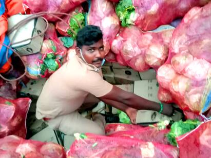Two arrested for smuggling liquor between cabbage bundles திருக்கோவிலூர் : முட்டைகோஸ் மூட்டைகளுக்கிடையே மதுபாட்டில்களை பதுக்கி கடத்திய இருவர் கைது