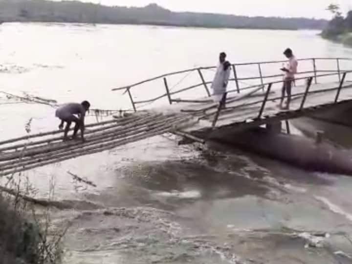 the approach road of bakuchi pipa bridge in Muzaffarpur submerged due to heavy rain ann बिहारः तेज बारिश से मुजफ्फरपुर में बकुची पीपा पुल का संपर्क पथ डूबा, बसघट्टा डायवर्सन भी क्षतिग्रस्त
