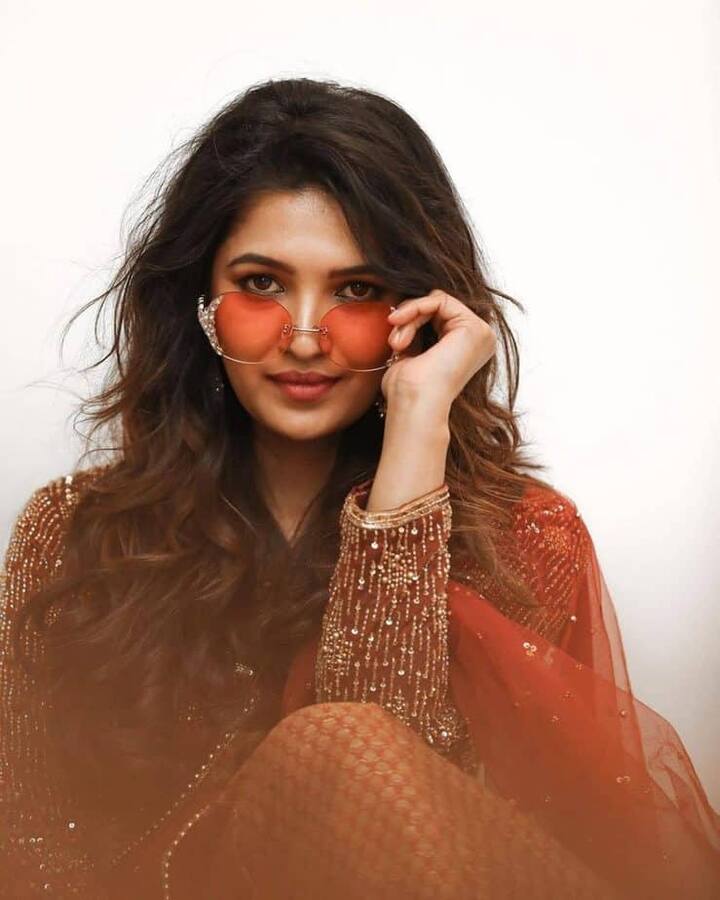 ‘ஓ மை கடவுளே’ படம் மூலம் சினிமா ரசிகர்களையும் கவர்ந்தார்.