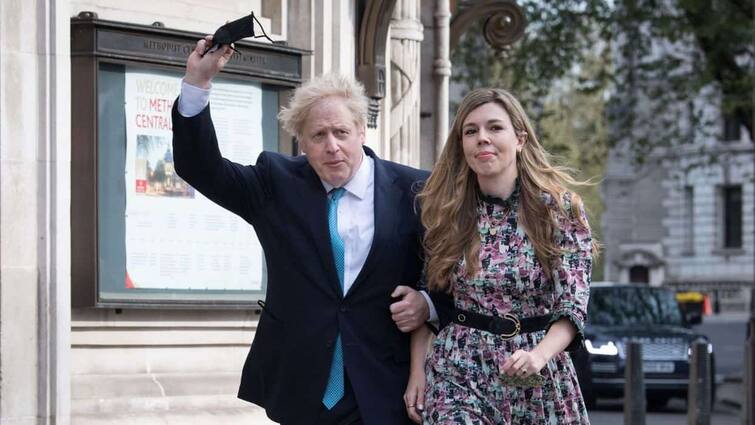 British PM Boris Johnson has married his partner Carrie Symonds in a secret ceremony British PM Marries:  অত্যন্ত গোপনে ফের বিয়ে করলেন ব্রিটেনের প্রধানমন্ত্রী বরিস জনসন