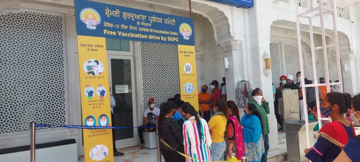 ਸ਼੍ਰੋਮਣੀ ਕਮੇਟੀ ਦੇ ਅਧਿਕਾਰੀਆਂ ਮੁਤਾਬਕ ਲਾਭਪਾਤਰੀਆਂ ਨੂੰ ਇਕ ਦਿਨ ਪਹਿਲਾਂ ਟੋਕਨ ਦਿੱਤੇ ਜਾਂਦੇ ਹਨ ਤਾਂ ਕਿ ਅਗਲੇ ਦਿਨ ਕੋਈ ਮੁਸ਼ਕਲ ਨਾ ਆਵੇ ਤੇ ਆਧਾਰ ਕਾਰਡ ਦੀ ਜਾਂਚ ਉਪਰੰਤ ਵੈਕਸੀਨੇਸ਼ਨ ਕੀਤੀ ਜਾਂਦੀ ਹੈ।