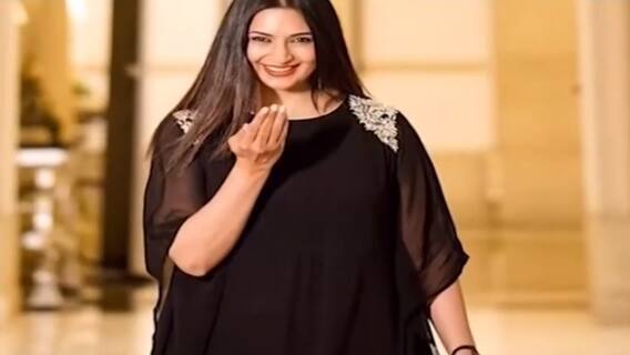 Divyanka Tripathi lashes out at fan's comment