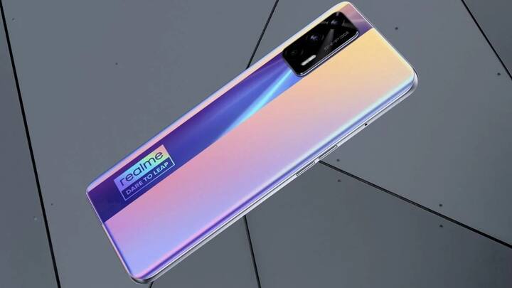 4500mAhની બેટરી.....  Realme X7 Max 5G સ્માર્ટફોનમાં પાવર માટે 4500mAhની બેટરી આપવામાં આવી છે, જે 50W ફાસ્ટ ચાર્જિંગ સપોર્ટની સાથે આવે છે. કંપની અનુસાર આ ચાર્જિંગ માત્ર 16 મિનીટમાં 50 ટકા સુધી ચાર્જ થઇ જશે. કનેક્ટિવિટી માટે ફોનમાં 5G, વાઇ-ફાઇ, બ્લૂટૂથ 5.1, જીપીએસ, એનએફસી અને યુએસબી ટાઇપ સી પોર્ટ જેવા ફિચર્સ આપવામાં આવ્યા છે.
