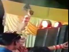 UP: अपनी शादी में दुल्हन ने खुशी में चलाई गोली, वीडियो वायरल होने के बाद केस दर्ज