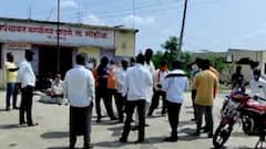 मुख्यमंत्र्यांनी कौतुक केलेल्या गावात राडा, सरपंचांनी उपाययोजना नाही फक्त स्टंटबाजी, विरोधकांचा आरोप