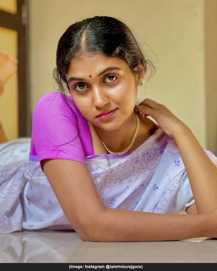 आर्ची म्हणजेच रिंकू राजगुरु नेहमीच सोशल मीडियावर आपले क्लासी आणि ग्लॅमरस फोटो शेअर करत असते. (Photo Credit : @iamrinkurajguru/Instagram)