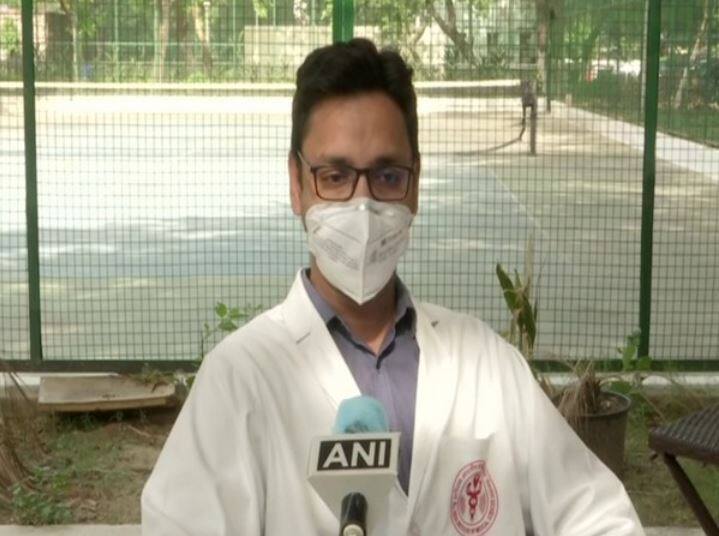 Implement gargle lavage method to detect Covid: AIIMS docs tell Health Minister Gargle Lavage Method to detect Covid: করোনা পরীক্ষায় গার্গল পদ্ধতি চালুর আবেদন জানিয়ে স্বাস্থ্য মন্ত্রকে চিঠি এইমস চিকিৎসকের