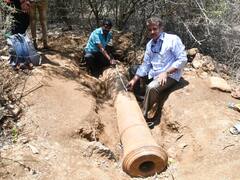 லேசாக தெரிந்த இரும்புத்துண்டு.. தோண்டிப்பார்த்தால் பீரங்கி - வேலூரில் கண்டுபிடிப்பு!