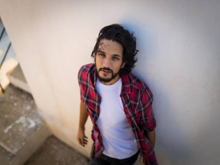 கெளதம் கார்த்திக் மிகவும் பிடித்த விளையாட்டு கூடை-பந்து, ஹாக்கி & கால்பந்து