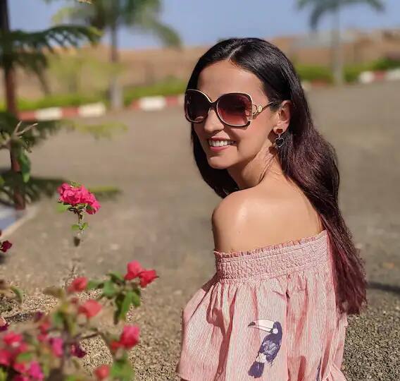 अभिनेत्री सनाया इरानी देखील स्पर्धक म्हणून सहभागी होण्याची शक्यता आहे.