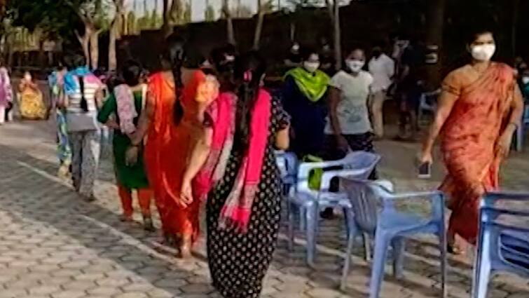 COVID-19 positive woman infects daughter-in-law with forcible hug in Telangana Telangana COVID-19 update : ''আমি মরলে সুখী হবি'', বউমাকে জড়িয়ে সংক্রমিত করার চেষ্টা কোভিড-আক্রান্ত শাশুড়ির
