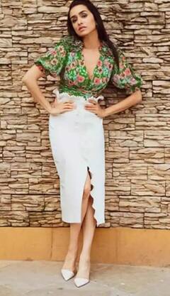 Shraddha Kapoor ਨੂੰ ਬੇਹੱਦ ਪਸੰਦ ਹੈ Skirts ਪਾਉਣਾ, ਟੋਂਡ ਬੋਡੀ 'ਤੇ Skirt ਲੁੱਕ ਕਰਦੀ ਹੈ ਫਲੌਂਟ