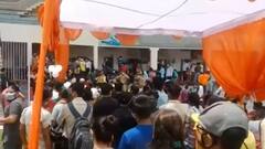 Lucknow: Vaccination के दौरान भीड़ बेकाबू, भूले Social Distancing