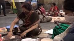 सोलापूर : बनशेट्टी प्रतिष्ठान-वीरशैव साबळे ट्रस्टकडून कोरोनाग्रस्तांच्या नातेवाईकांसाठी भोजनाची व्यवस्था