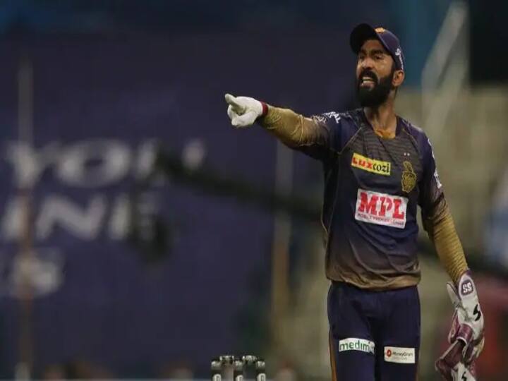 கொல்கத்தா அணியின் கேப்டனாக இருந்தபோது தினேஷ் கார்த்திக்