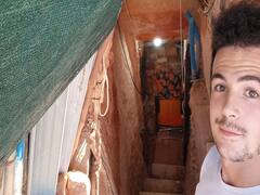 பெற்றோருடன் சண்டை - குகை வீடு கட்டி 6 ஆண்டுகளாக வாழ்க்கை நடத்தும் இளைஞர்!