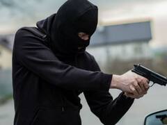 Delhi Crime: दिल्ली के सरोजनी नगर में लूट मामले में 3 आरोपी गिरफ्तार, लूट की वजह जानकर उड़ जाएंगे आपके होश