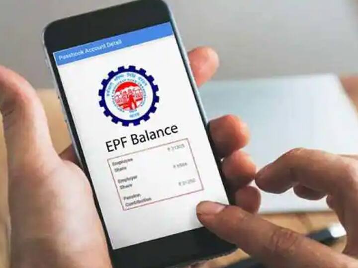 पीएफ अकाऊंटला आधारशी लिंक करणं अनिवार्य - प्रोविडेंट फंड म्हणजेच पीएफशी संबंधित नियमांमध्ये आज बदल होत आहेत. नव्या नियमांनुसार प्रत्येक खातेधारकाचं पीएफ खातं आधारशी लिंक केलं जाणं अनिवार्य आहे. 1 जून पासून हा नियम लागू करण्यात आला आहे. नोकरी देणाऱ्या कंपनीकडून असं न केलं गेल्यास सब्सक्रायबरच्या खात्यात कंपनीचं योगदान थांबवलं जाऊ शकतं.