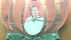 Jalgaon : रक्षा खडसेंच्या घरातील घड्याळ चर्चेत, खडसे राष्ट्रवादीत, कमळाच्या घडाळ्यावर फोटो कायम