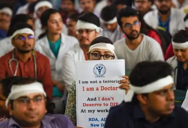 India Lost 594 Doctors During Coronavirus Second Wave Indian Medical Association Says Coronavirus Second Wave:করোনার দ্বিতীয় ঢেউয়ে দেশে মৃত্যু হয়েছে ৫৯৪ চিকিৎসকের, জানাল আইএমএ