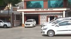 Lucknow में बैठकों का दौर जारी, विधायक पत्नी संग सांसद कौशल किशोर भी पहुंचे BJP कार्यालय