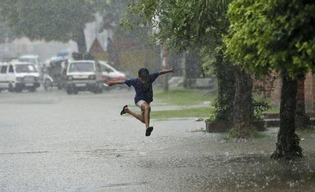 Weather Report Pre-Monsoon rain forecast for next 3 days Alipore Weather Office Weather Forecast Prediction Kolkata Bengal Weather Updates 02 June Weather Update আগামী তিনদিন রাজ্যে প্রাক-বর্ষা বৃষ্টির সম্ভাবনা, পূর্বাভাস আবহাওয়া দফতরের