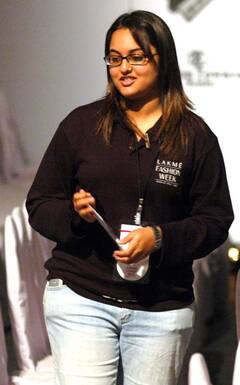 Happy Birthday Sonakshi Sinha: 'दबंग' गर्ल सोनाक्षी सिंह ने दिखाया गजब का ट्रांसफॉर्मेशन, लॉकडाउन में फिटनेस की ये तस्वीरें आपको भी प्रेरित करेंगी