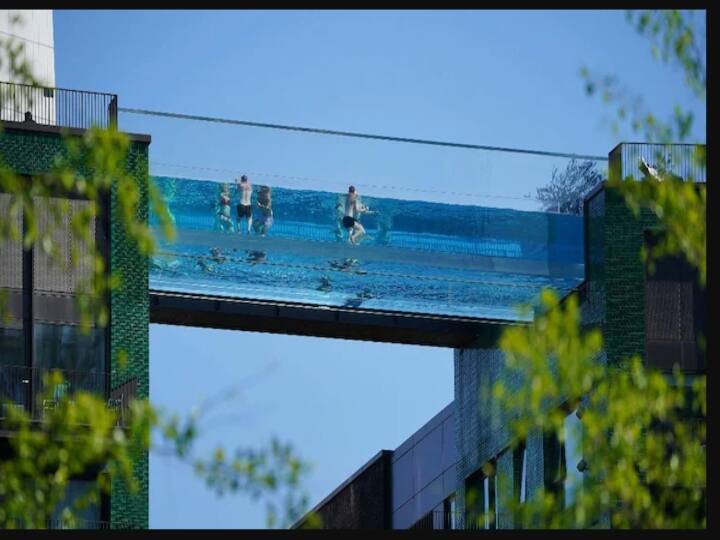 ஆகாயத்தில் நீச்சல் குளமா? அசர வைத்த அற்புத படைப்பு! London's Skypool gets varied response from twitter people ஆகாயத்தில் நீச்சல் குளமா? அசர வைத்த அற்புத படைப்பு!