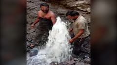 Buldhana : लोणारमध्ये विहिरीत अवतरली 'गंगा', विहिरीच्या खोदकामा दरम्यान 40 फुटांवर झरा