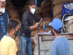 मसूरी में खाद्य आपूर्ति विभाग का सघन चेकिंग अभियान, राशन की गुणवत्ता परख रही है टीम