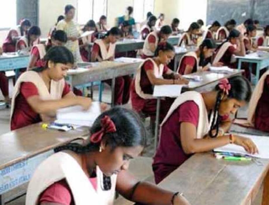 The State Platform for Public Schools has requested the Government of Tamil Nadu to conduct the written +2 general examination one month in advance. 12th class board exam: ‛பிளஸ் 2 தேர்வு கட்டாயம் வேண்டும்’ -கல்வியாளர் பிரின்ஸ் கஜேந்திரபாபு